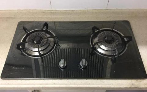 燃气灶打不起来火是什么原因（燃气灶哒哒哒响但打不燃）